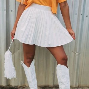 Pleated embellished white skirt